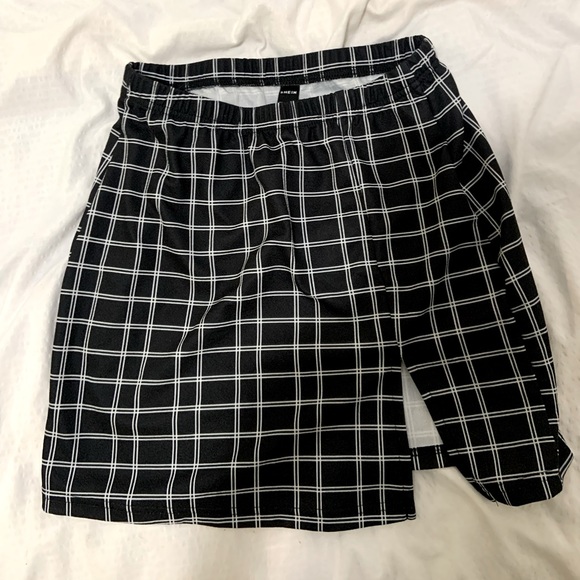 🌼3/$15🌼 Black and White stripped Shein side split skirt - Picture 1 of 2